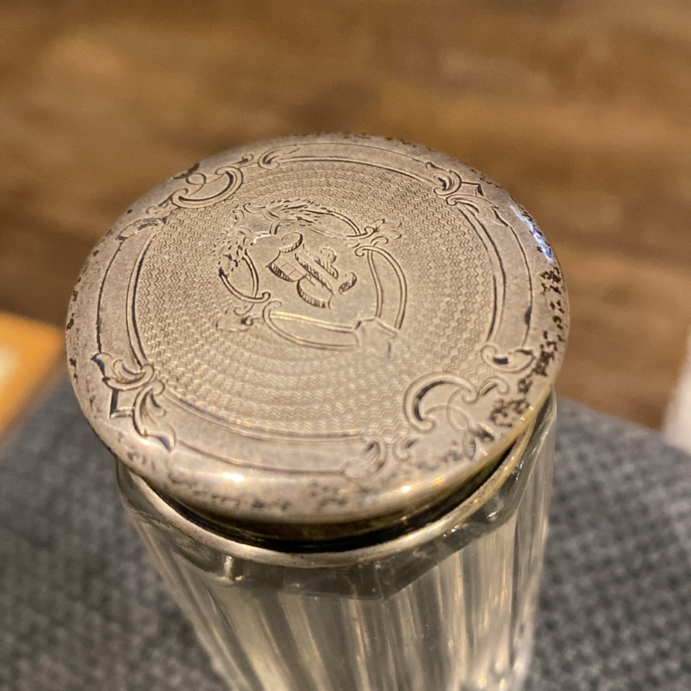 Beveled powder jar with sterling silver top - Picture 2 of 3